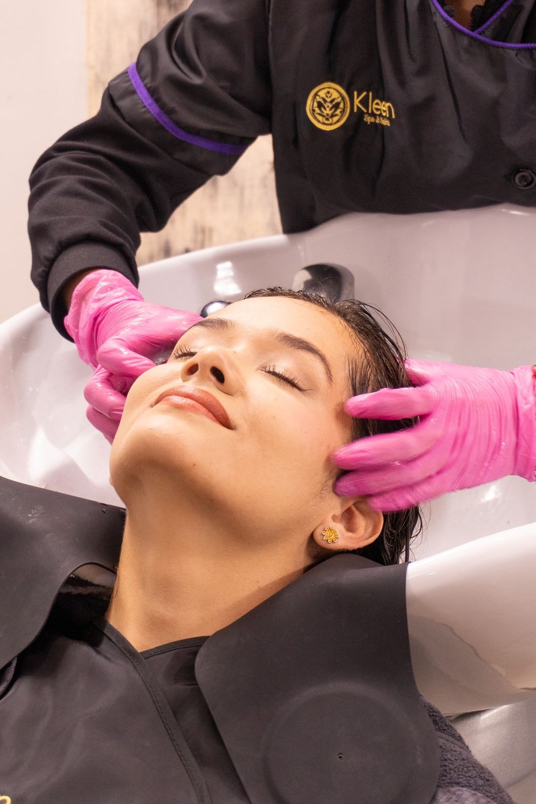 Recepción moderna del spa Kleen en Cuernavaca